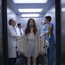 Resta anche domani: Chloe Moretz in una scena