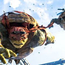 Tartarughe Ninja: tartarughe mutanti in volo in una scena tratta dal film