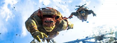 Tartarughe Ninja: tartarughe mutanti in volo in una scena tratta dal film