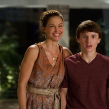 L'incredibile storia di Winter il delfino 2: Ashley Judd con Nathan Gamble in una scena