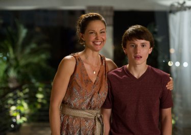 L'incredibile storia di Winter il delfino 2: Ashley Judd con Nathan Gamble in una scena