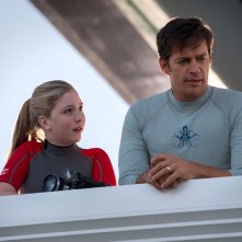 L'incredibile storia di Winter il delfino 2: Harry Connick Jr. insieme a Cozi Zuehlsdorff in una scena