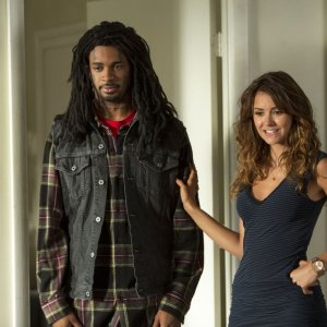 Bastardi in divisa:Damon Wayans Jr. e Nina Dobrev in una scena del film
