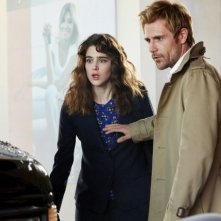 Constantine: Matt Ryan, Lucy Griffiths in una scena