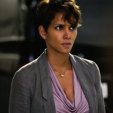 Extant: Halle Berry in una scfena dell'episodio A New World