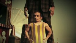 Trailer - American Horror Story Freak Show - Teaser Big and Small