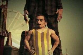 Trailer - American Horror Story Freak Show - Teaser Big and Small