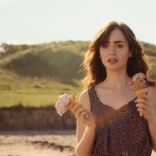 Scrivimi ancora: Lily Collins in una scena del film