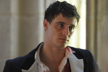 Max Irons in una scena di Posh