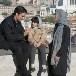 Ragion di Stato: Luca Argentero con Elettra Rossiello e Saadet Aksoy in una scena