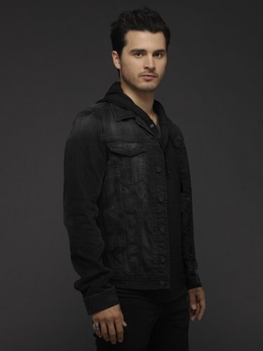 The Vampire Diaries: Micahel Malarkey in un'immagine promozionale della sesta stagione