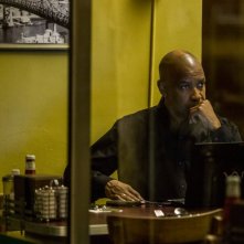 The Equalizer - Il vendicatore: il protagonista Denzel Washington in una scena tratta dal film