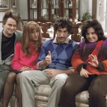 Friends: Matthew Perry, Jennifer Aniston, Courteney Cox e David Schwimmer nell'episodio Ricordi di un giorno di festa