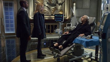 The Strain: Ruta Gedmintas, Roger Cros, Jonathan Hyde nell'episodio Loved Ones