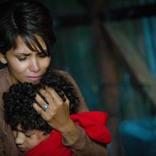 Extant: una scena con Halle Berry nell'episodio Before the Blood