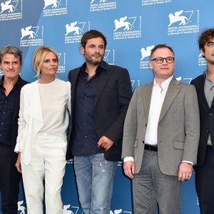 La vita oscena: Renato De Maria con Isabella Ferrari insieme ai produttori del film a Venezia 2014