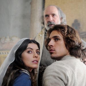 Romeo e Giulietta: Alessandra Mastronardi con Andy Luotto e Martino Rivas in una scena