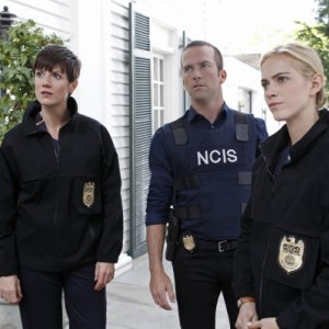 NCIS: Zoe McLellen, Lucas Black ed Emily Wickersham nel doppio episodio Crescent City