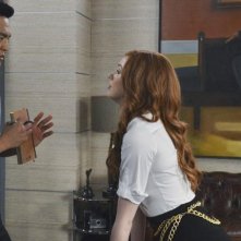 Selfie: un'immagine di Karen Gillan e John Cho nella premiere della serie