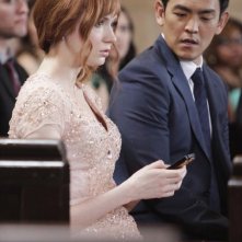 Selfie: Karen Gillan con John Cho nella premiere della serie