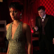 Gotham: Jada Pinkett-Smith e Robin Taylor in una scena della premiere della serie