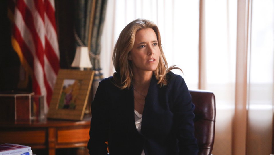 Madam Secretary: un'immagine di Tea Leoni in una scena della premiere della serie