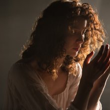 Outlander: Caitriona Balfe nell'episodio The Wedding