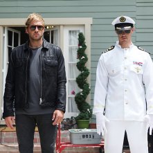Play It Again, Dick: Ryan Hansen insieme a Jason Dohring in una scena del primo episodio