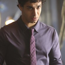 Scorpion: Elyes Gabel in una scena della premiere della serie