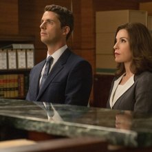 The Good Wife: Matthew Goode e Julianna Margulies nell'episodio The Line