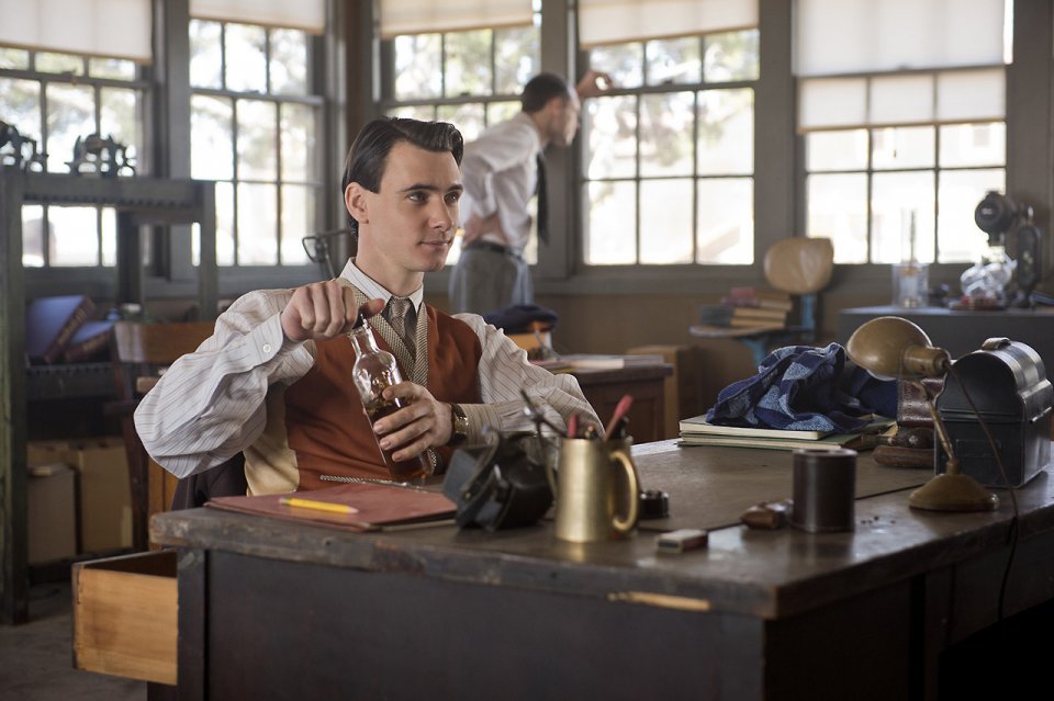 Manhattan: Harry Lloyd nell'episodio Spooky Action at a Distance