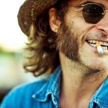 Joaquin Phoenix in una scena di Vizio di forma