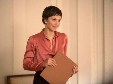 The Honourable Woman: un'immagine di  Maggie Gyllenhaal in una scena