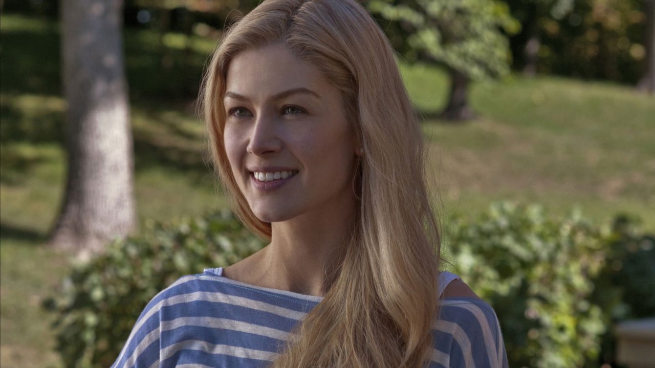Rosamund Pike in una scena di Gone Girl