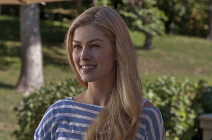 Gone Girl, Rosamund Pike ha ricevuto un messaggio di sostegno da Tom Cruise prima del film: 'Un gesto gentile'