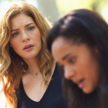 Under the Dome: Karla Crome e Rachelle Lefevre nell'episodio Turn