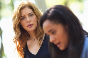 Under the Dome: Karla Crome e Rachelle Lefevre nell'episodio Turn