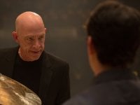 Whiplash: J.K. Simmons si aspettava un regista nero dopo aver letto la sceneggiatura di Damien Chazelle