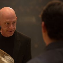Whiplash: Miles Teller (di spalle) con J.K. Simmons in una scena del film