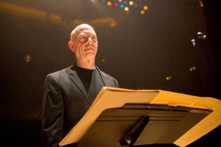 Whiplash: J.K. Simmons nei panni dell'insegnante di musica in una scena del film