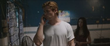 Chris Hemsworth in una scena di Blackhat