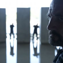 Blackhat: Ritchie Coster in una scena del film