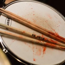Whiplash: bacchette insanguinate in una scena del film