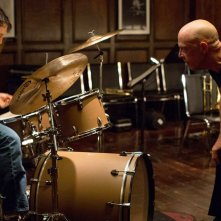 Whiplash: Miles Teller con J.K. Simmons in una scena del film