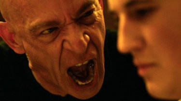 Whiplash: l'urlo di J.K. Simmons stordisce Miles Teller in una scena del film