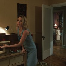 Annabelle: Annabelle Wallis in una scena tratta dall'horror