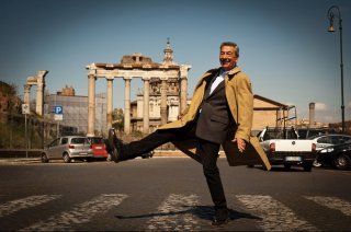 Buoni a nulla: Gianni Di Gregorio, regista e interprete del film, in una scena