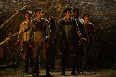 Maze Runner - Il labirinto: Dylan O'Brien con Kaya Scodelario, Thomas Brodie-Sangster e Aml Ameen in una delle prime foto ufficiali del film post apocalittico