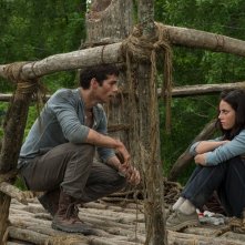 Kaya Scodelario con Dylan O'Brien in Maze Runner - Il labirinto