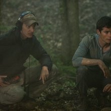 Maze Runner - Il labirinto: Dylan O'Brien con il regista Wes Ball sul set